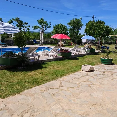 Nikini Dvori Дом отдыха Gradac (Sibenik-Knin)