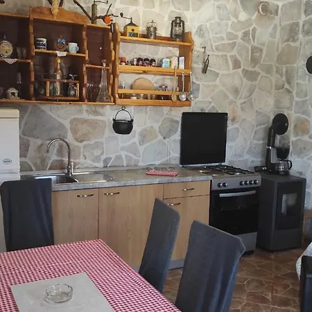 Nikini Dvori Gradac (Sibenik-Knin)