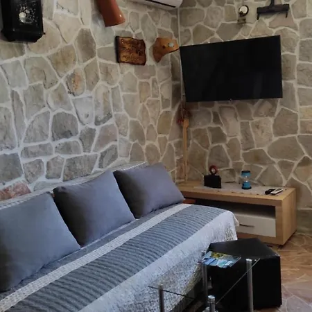 Holiday home Nikini Dvori Gradac (Sibenik-Knin)